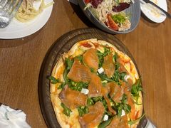 烟熏三文鱼双层芝士披萨-榖屋house of flour(张江首店)