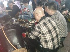 等位区-罗姐烧烤(东风路一段店)