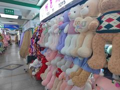 -义乌小商品批发市场(中国小商品城·篁园服装市场店)