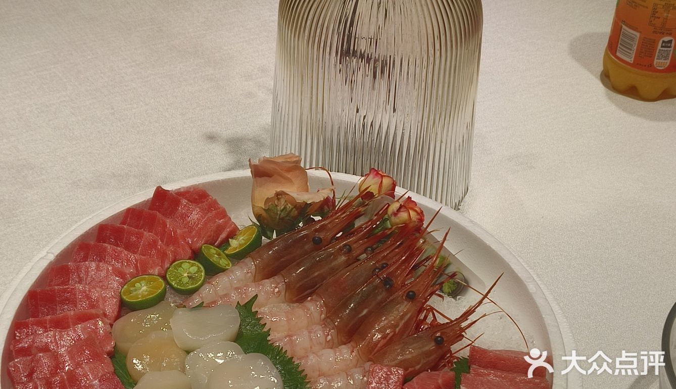 金枪鱼刺身,沾酱油芥末!