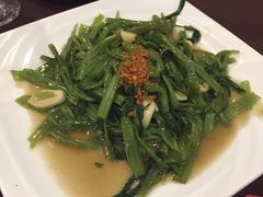 -Neary Khmer Restaurant