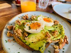 牛油果煮蛋吐司-RAC BAR(安福路店)