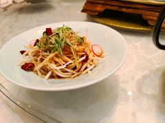 香菜苗香脆藕丝-伊村饭店