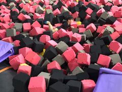 -嘿哟动霸CHUA·新潮玩运动娱乐中心·蹦床滑冰团建乐园
