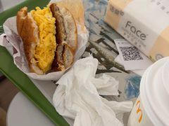 -麦当劳(上海虹桥站30B检票口楼上)