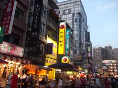 -六合夜市