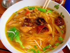 酸菜肉丝米线-越洋肖氏老米线(杨家坪店)