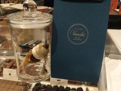 -VENCHI 闻绮(北京国贸商城店)