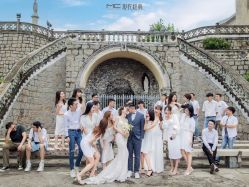 -现代经典婚纱摄影