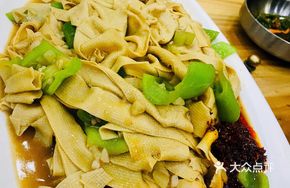Stir-Fried Dry Tofu with Green Chili