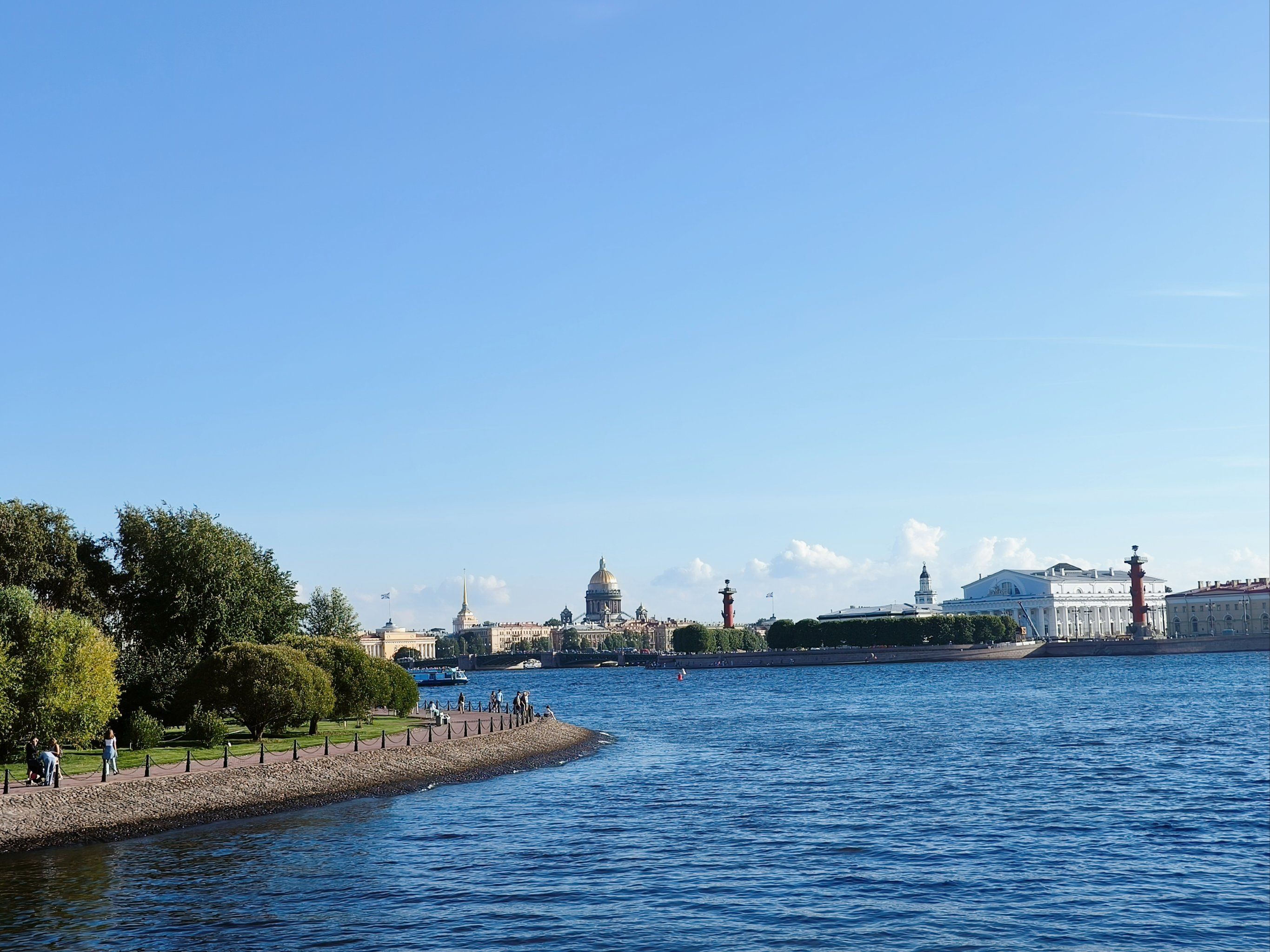 游艇湖面悠闲行,圣彼得堡涅瓦河