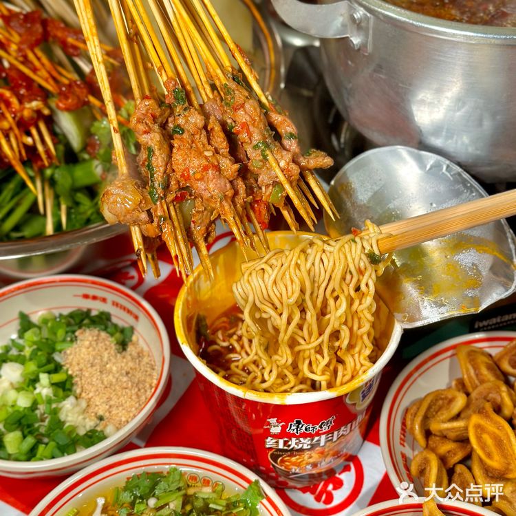 在成都！东郊记忆！吃一次就想下一次的串串…🍢
