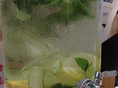 -涨巢·潮玩水疗局