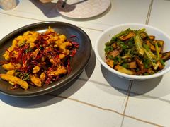 -阿瓦山寨·湘菜现炒·剁椒鱼头王(咸阳总店)