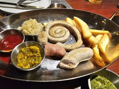 -MONICH牛排融合餐厅(和义大道购物中心店)