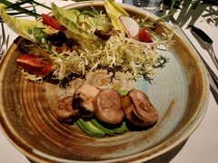 秘制脆皮鸡牛油果罗马生菜沙拉-Tomato&Pepper法餐厅