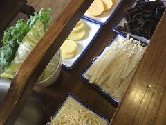 -盛元盛居传统炭火锅(绿园店)