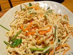-老牌坊云南鱼豆花火锅(爱建店)