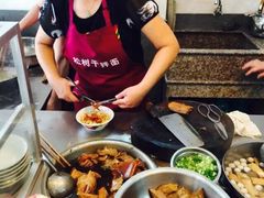 -松树干拌面店
