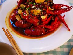 -捌贰虾蟹·江湖菜馆(江汉路店)