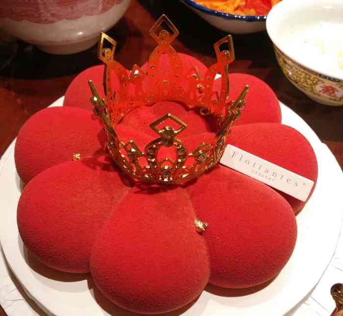 「折纸形慕斯」这个蛋糕的颜色."-大众点评移动版