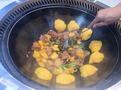 -雪乡人家东北菜·铁锅炖一切(高斯路店)