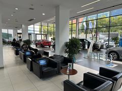 -上海宝信宝马4S店