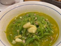 -帅巴人舅母子腊蹄民俗村