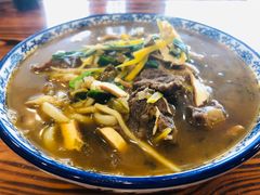 招牌牛肉面-陈八两面家(华孚写字楼店)