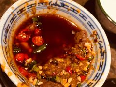 -沪小二炭火蛙锅(淮海中路美食不夜城店)