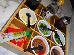 九宫格调料-无界釜·河豚鱼汤锅(红山动物园店)