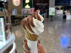 混合口味甜筒冰淇淋-布歌东京(万象天地店)