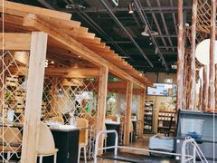 大堂-日进一片海.生腌海鲜火锅.宵夜烧烤(三里屯总店)