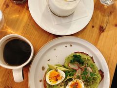 牛油果吐司-Egg•Allday Brunch(襄阳北路店)