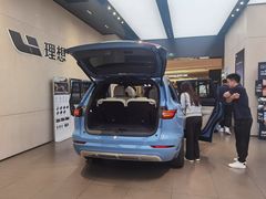 -理想汽车(世纪汇店)