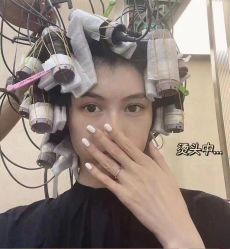 -变画·发型STUDIO