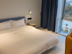 -网鱼电竞酒店(上海惠南地铁站店)