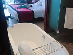 -三亚湾海居铂尔曼度假酒店