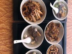 -松树干拌面店