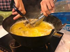 -鲜入围煮花胶鸡海鲜火锅