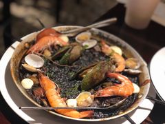 传统西班牙墨鱼汁海鲜饭-BROWNSTONE布朗石西班牙餐厅(深圳湾店)