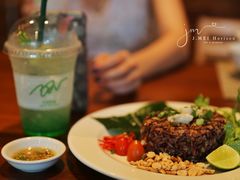 -Chom Cafe and Restaurant