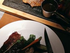 -卡普里披萨·牛扒·下午茶