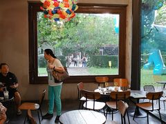 -莓园冰淇淋店