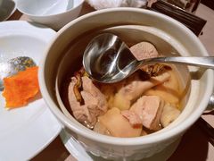 鸡汤煨松茸-荣轩(新荣记环球金融中心店)
