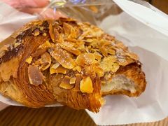 树莓杏仁羊角-OUR Bakery(SKP-S店)