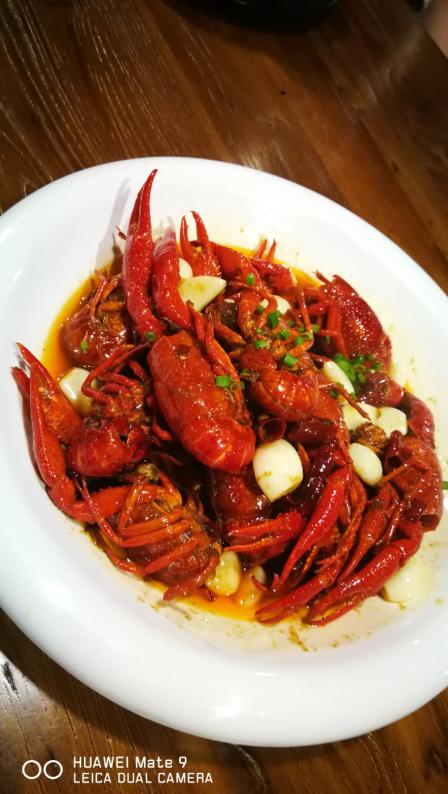 甲王二老长沙口味馆-"环境很棒,小龙虾又壮又新鲜,刚开业服务生.