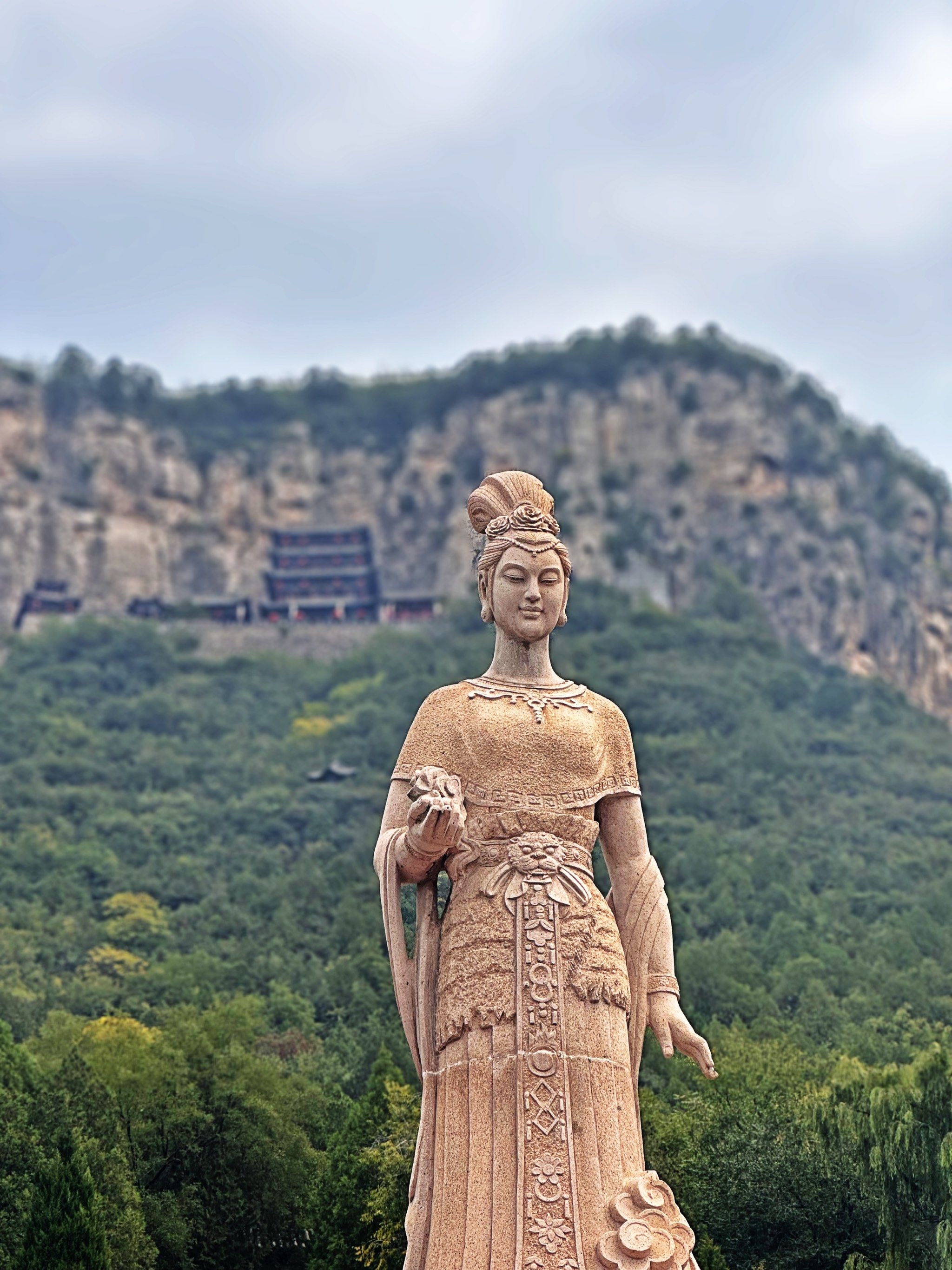 在邯郸市涉县中皇山上,藏着一个华夏祖庙「娲皇宫」
这里不仅是女娲