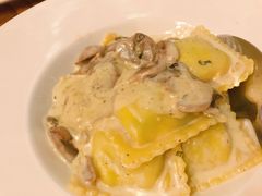 意式菠菜芝士饺配奶油蘑菇酱-La Tavernetta(Bar à Vin)(乌鲁木齐路店)