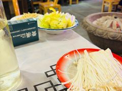 -霄汉牛三鲜湖北砂锅菜(万松园2店)
